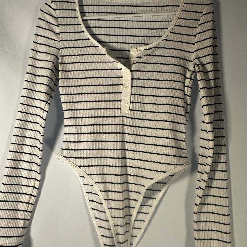 SHEIN Ribbed Striped Long Sleeve Bodysuit Cream Black Size S – Gently Used